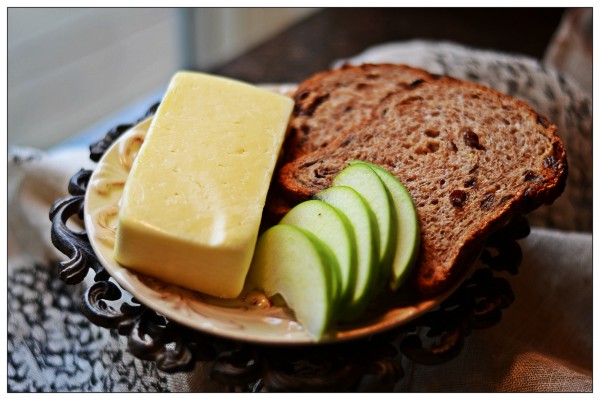 Havarti Grilled Cheese with Apple on Cinnamon Raisin Bread | YouAnew Lifestyle Nutrition